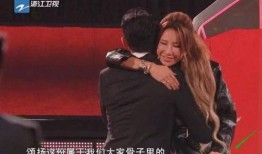 李玟摔倒谁爆料的视频是真的吗,是真是假？